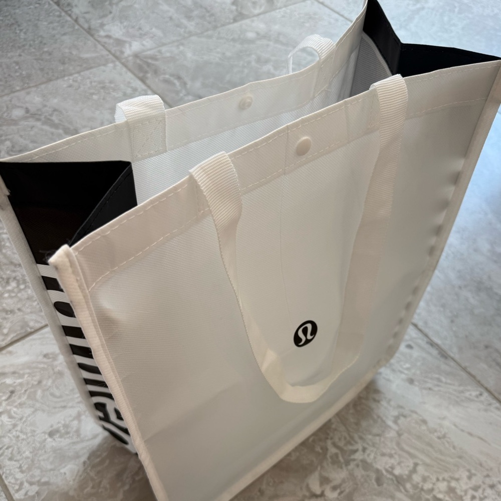 lululemon Large White and Black Tote Bag - Picture 3 of 10